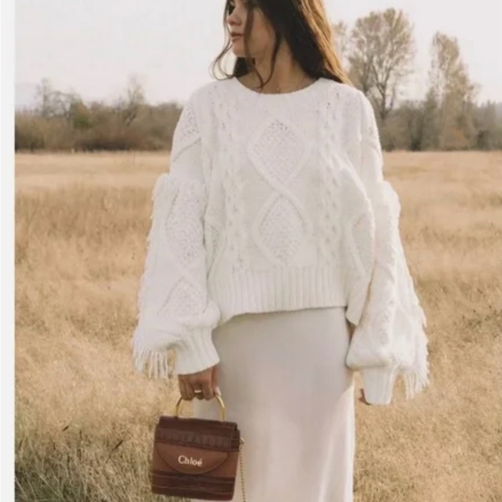 Chic Line & Dot White Cable Knit Sweater with Fringe